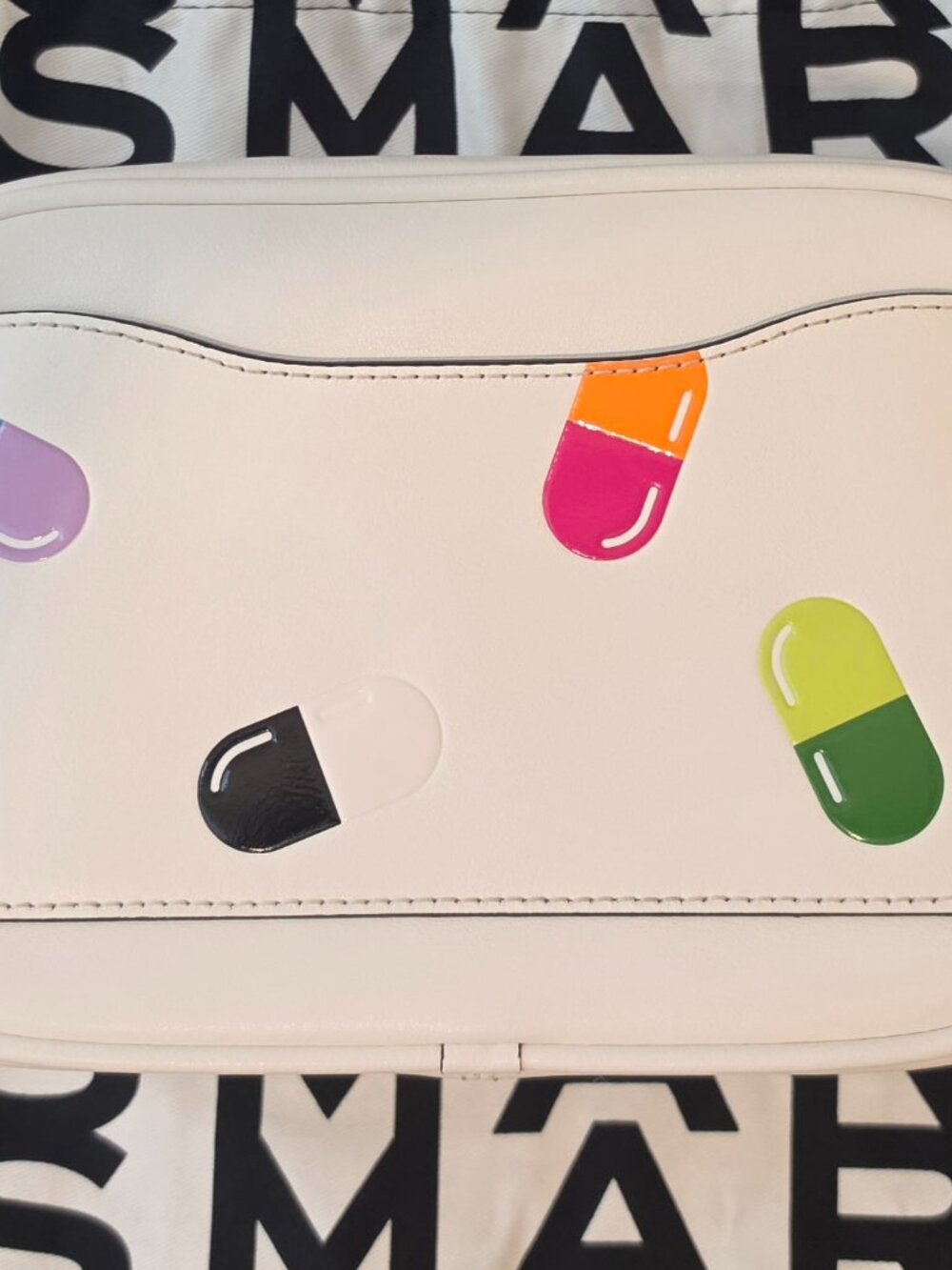 Marc Jacobs Vitamin (Pill) Camera Bag w/ Wallet & Keychain - Picture 5 of 14